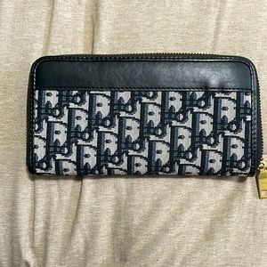 Brand new wallet very cute